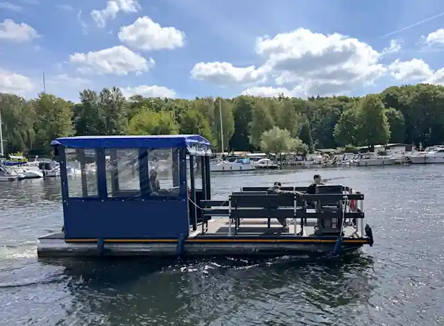 Führerscheinfreies Grillfloß für 14 Pers.