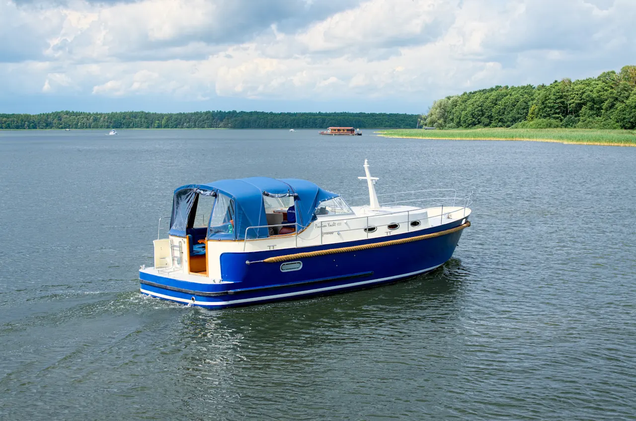 houseboat Theresa stern