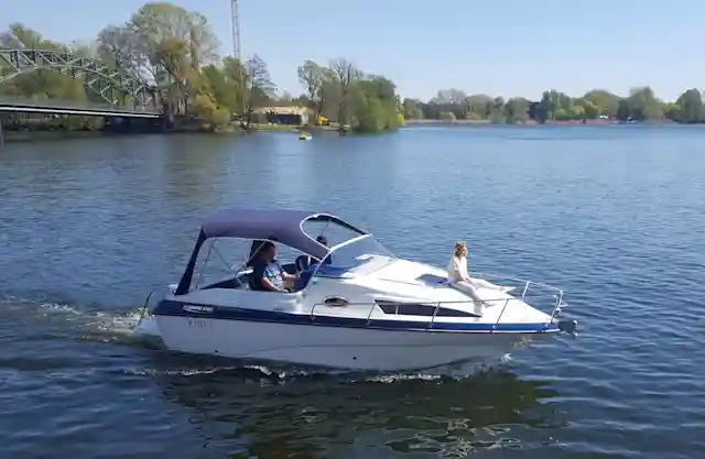 Bootstour mit dem Motorboot Xela durch Berlin Tegel