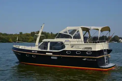 Houseboat Captain Jack