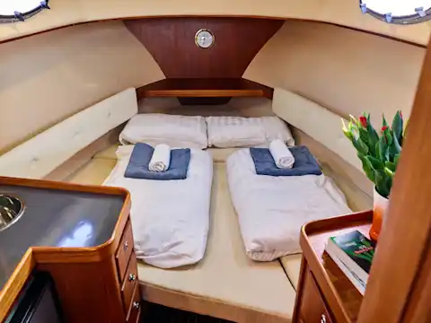 Houseboat Mona with two berths