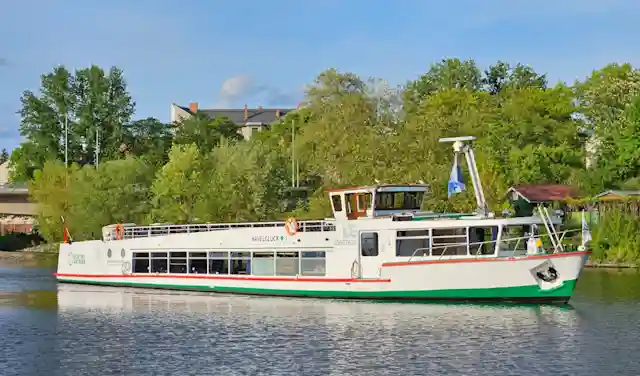 Boat tour with the Berlin ship MS Havelglück