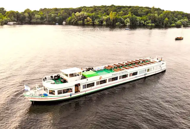 The ship "Wappen von Spandau" with a large sun deck