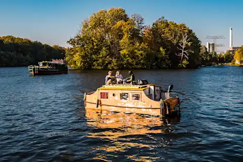 Houseboat rental in Berlin on the Spree