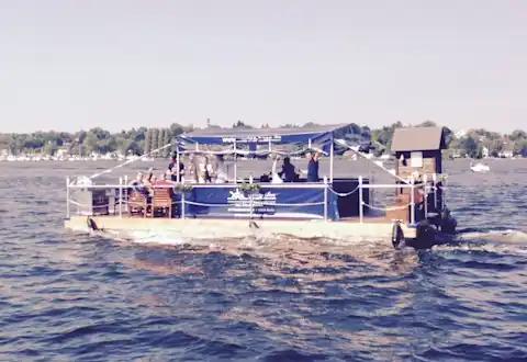 Partyfloß für Junggesellenabschiede in Berlin mieten