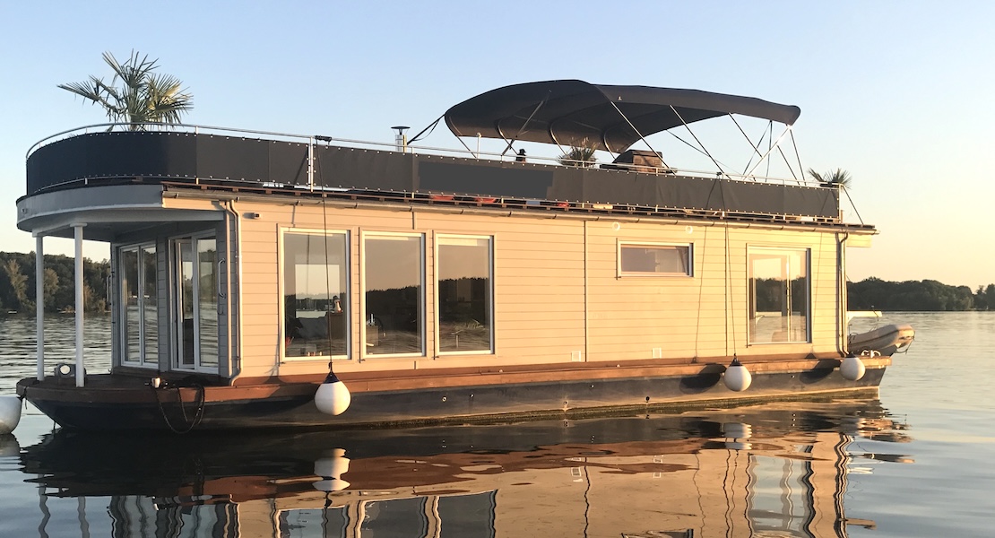 rent a houseboat