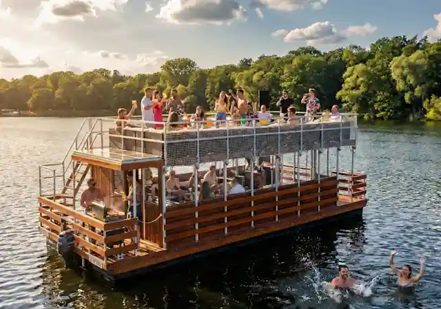 Loungefloß Goldelse in Berlin