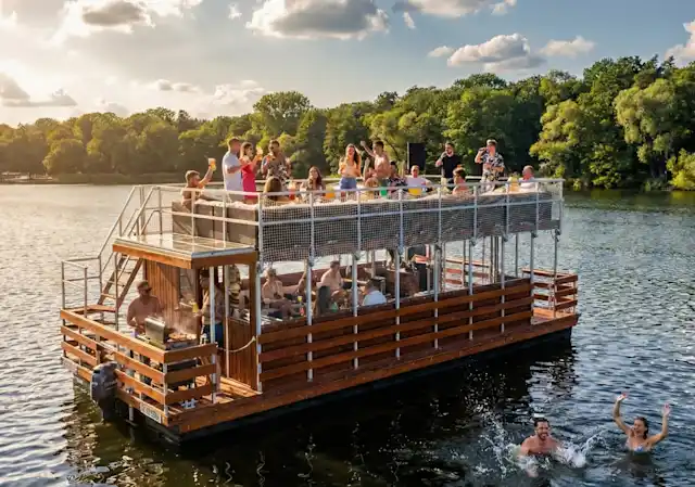 Loungefloß Goldelse in Berlin