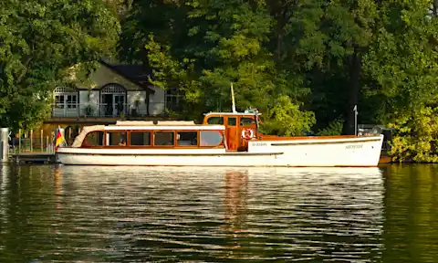 Ship Sir Peter on a boat tour through Berlin
