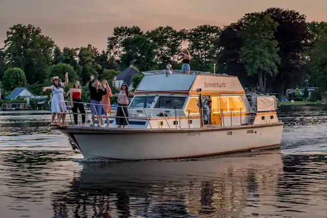 Die Yacht Schmöckwitz 