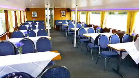 Salon vom Partyschiff MS Heiterkeit