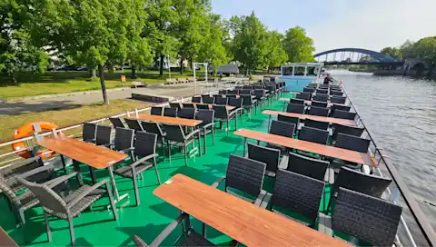 Upper deck with tables and chairs on the Havelglück ship