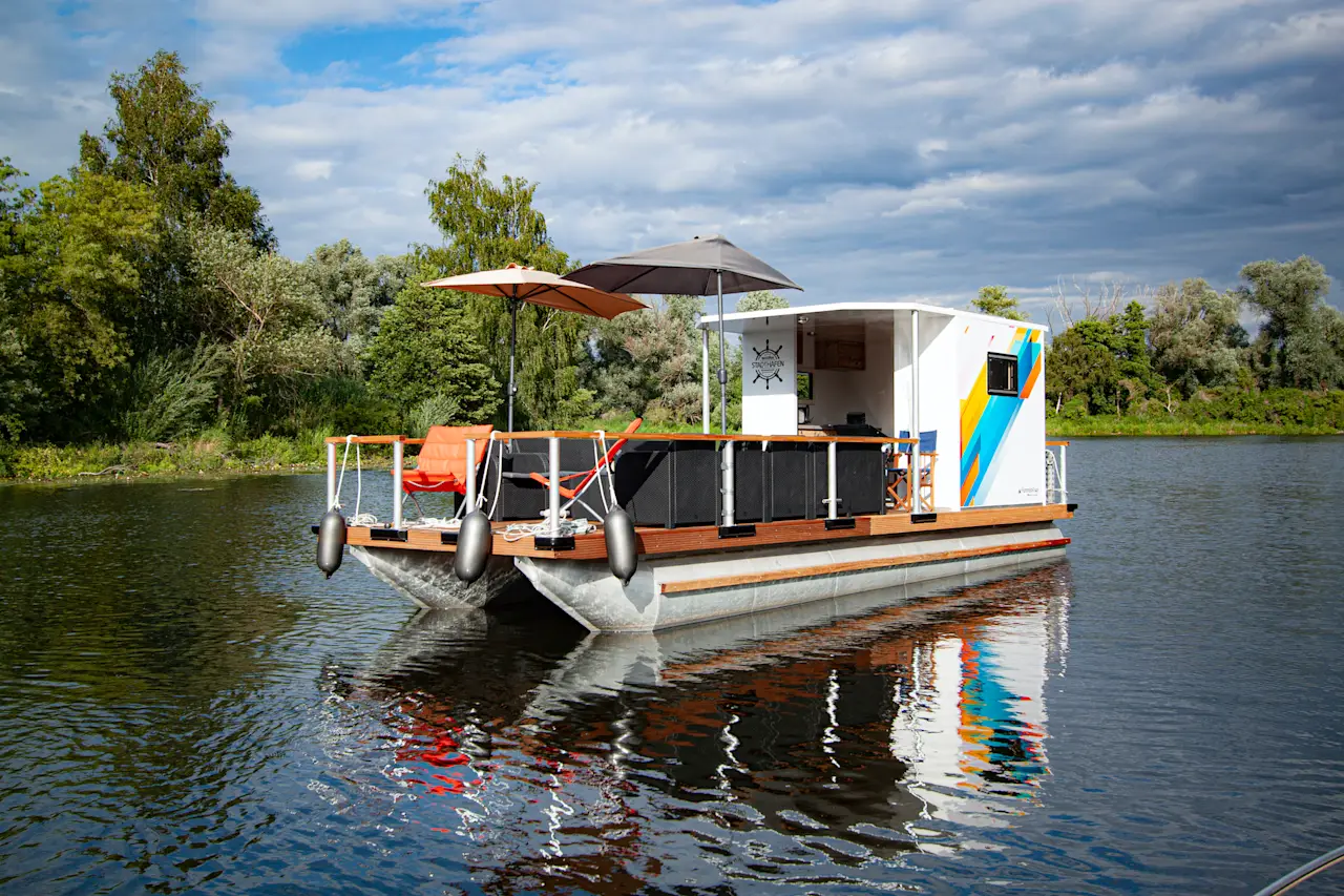 Das Funmobil ist ein Floß für Selbstfahrer in Berlin Hennigsdorf