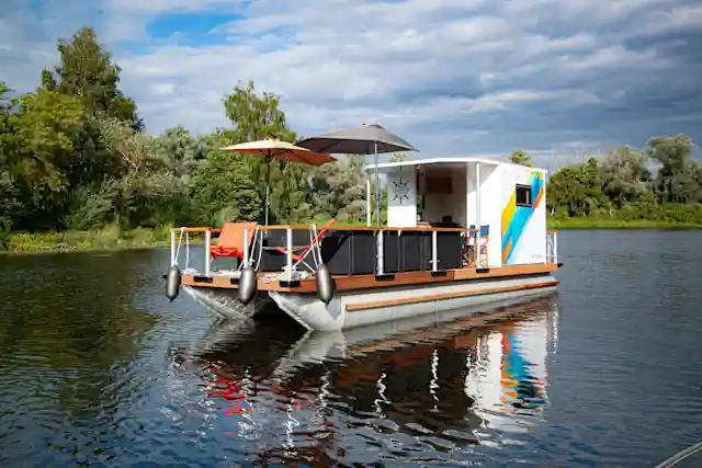 Das Funmobil ist ein Floß für Selbstfahrer in Berlin Hennigsdorf