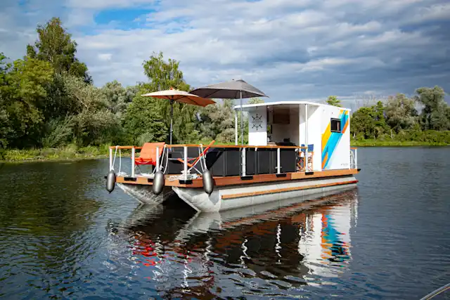 Das Funmobil ist ein Floß für Selbstfahrer in Berlin Hennigsdorf