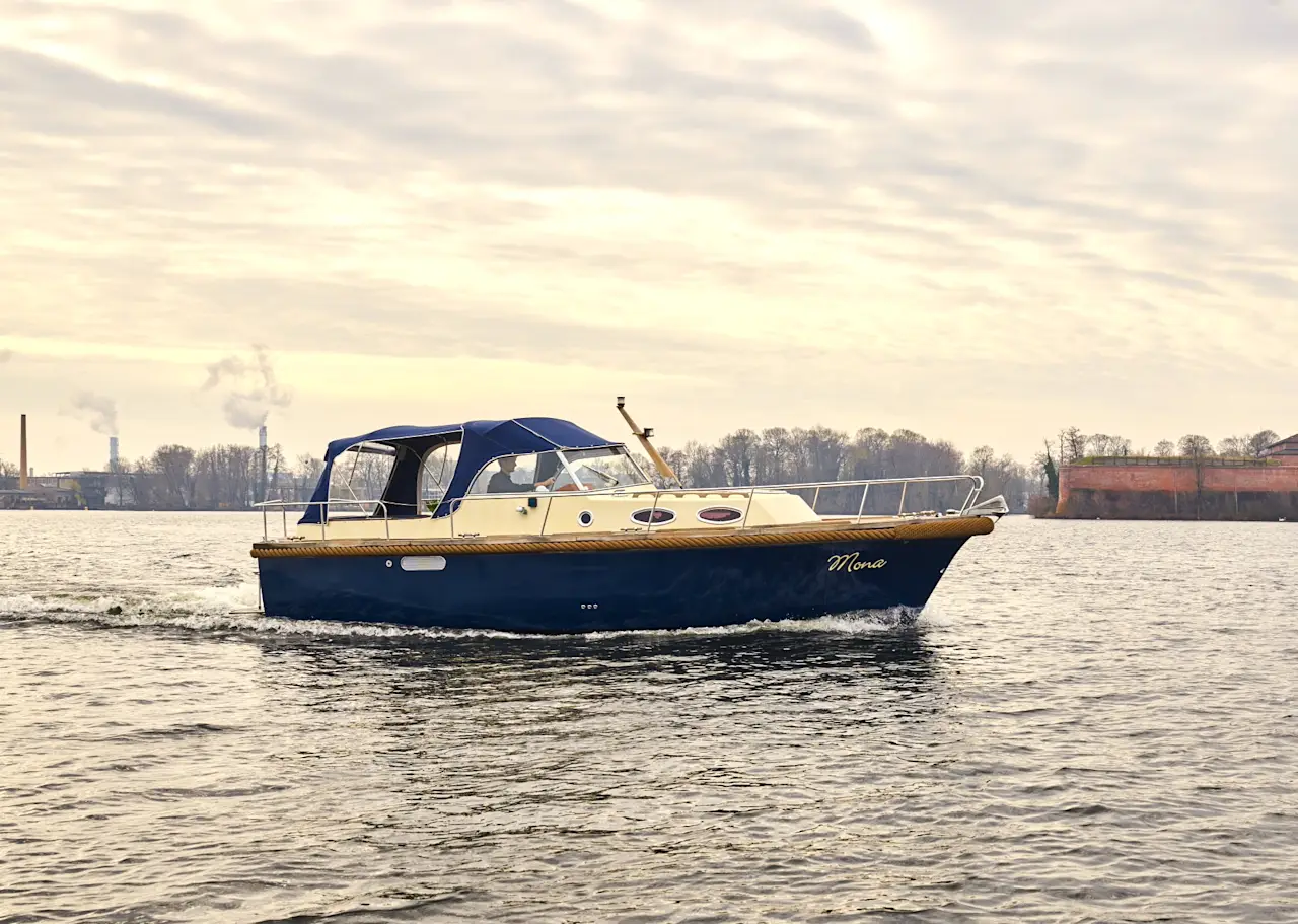 Hausboot Mona in Berlin Spandau und Tegel
