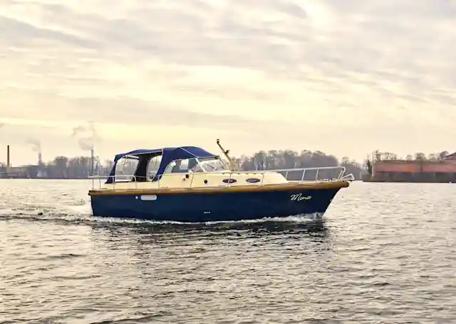 Hausboot Mona in Berlin Spandau und Tegel