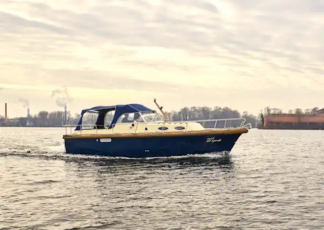 Hausboot Mona in Berlin Spandau und Tegel