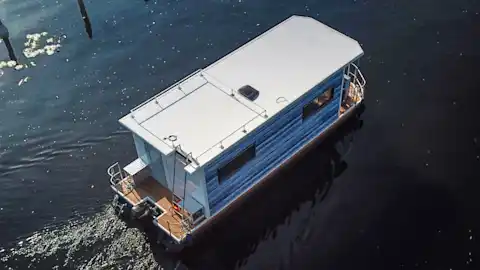 Vogelperspektive auf das Hausboot Flexmobil mit begehbarem Dach