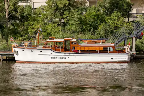 Rent the saloon ship Riethoen in Berlin