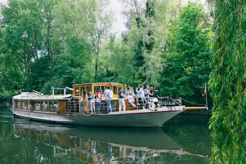 Rent the Philippa ship in Kreuzberg