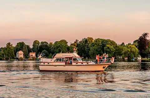 Sightseeingtour durch Berlin auf dem Partyboot Schmöckwitz