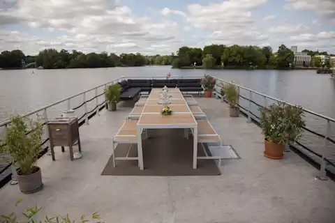 Das Sonnendeck des Loungefloßes I