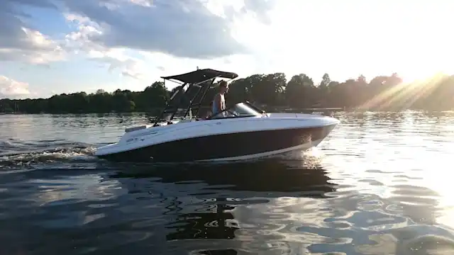 Motorboot mit 200 PS für eine flotte Bootstour in Berlin mieten