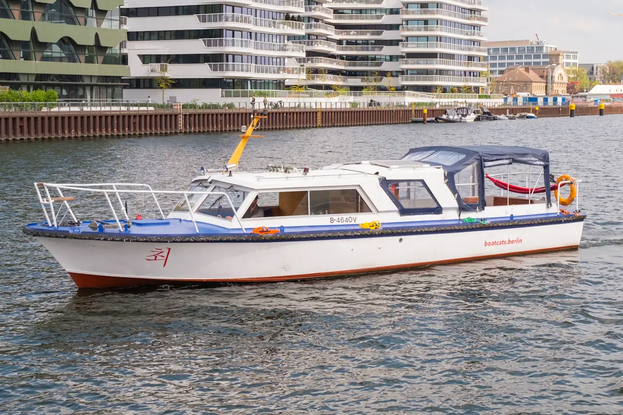 Das Partyboot Miss Choy auf der Spree