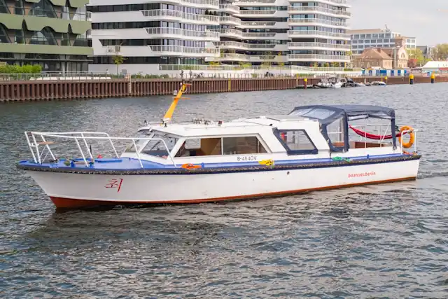 The party boat Miss Choy on the river Spree