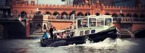 Boat tour on the Jimmy barge at the Oberbaum Bridge in Berlin