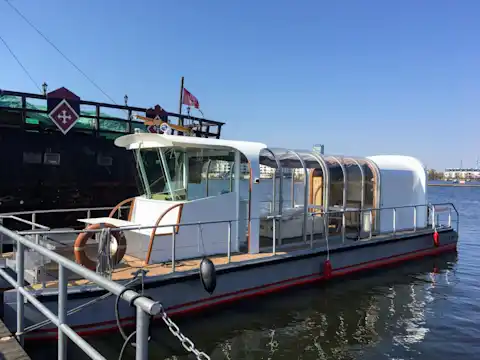 Party boat Ian Fraser with convertible roof in Berlin