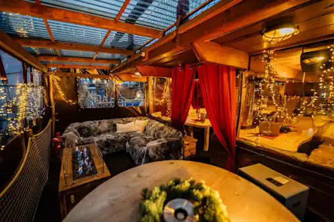 Winter Salon Boat