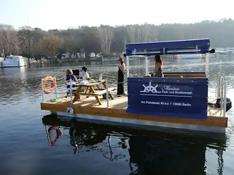 Day trip on a raft with grill and table in Berlin