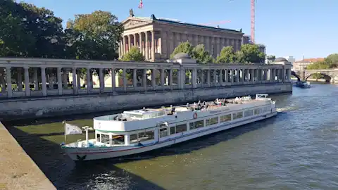 City tour on the Spree with the ship Wappen von Spandau