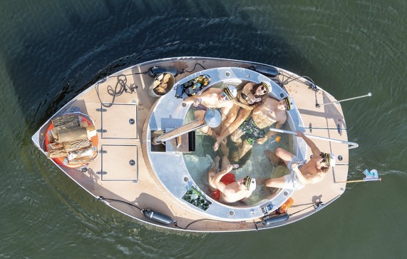 Hot-Tub-Boat 