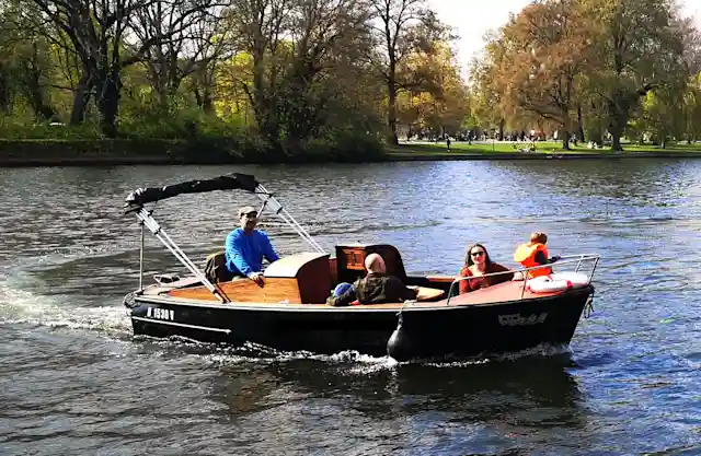 Electric boat Momme in Berlin