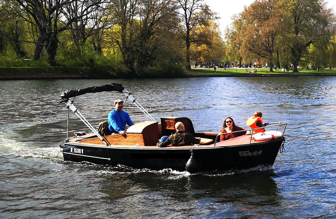 Elektroboot Momme in Berlin 