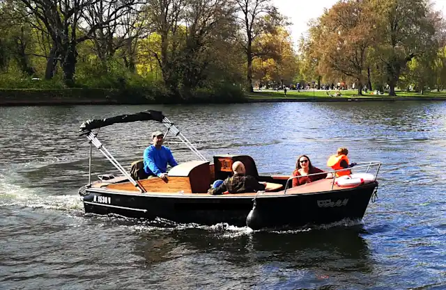 Elektroboot Momme in Berlin 