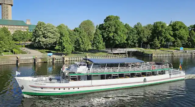 Passagierschiff Havelblick auf einer Bootstour durch Berlin