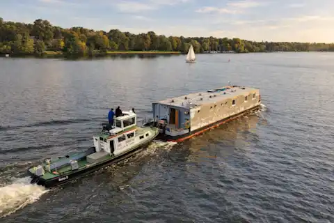 Houseboat Push