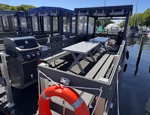 Rent a BBQ raft in Berlin
