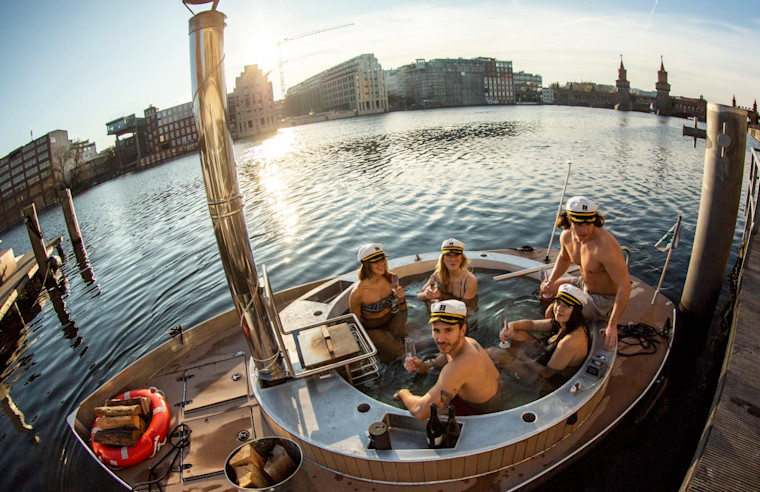 hot tub boat Spree