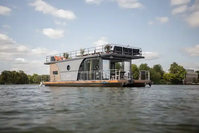 The Loungefloß I in Berlin on the river Spree