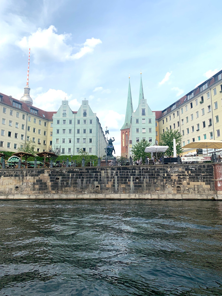 Nikolaiviertel Boat tour through the Nikolaiviertel in Berlin