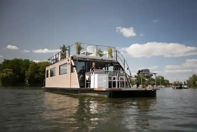Loungefloß II auf der Spree