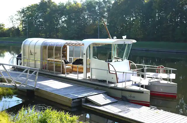 Partyboot Ian Fraser von Berlin Bootsverleih mit Panoramaverdeck 