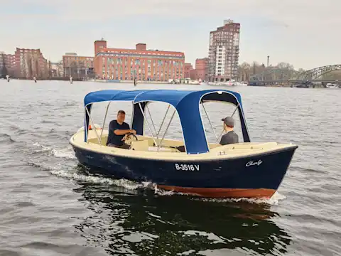Motorboot Charly auf einer Bootstour